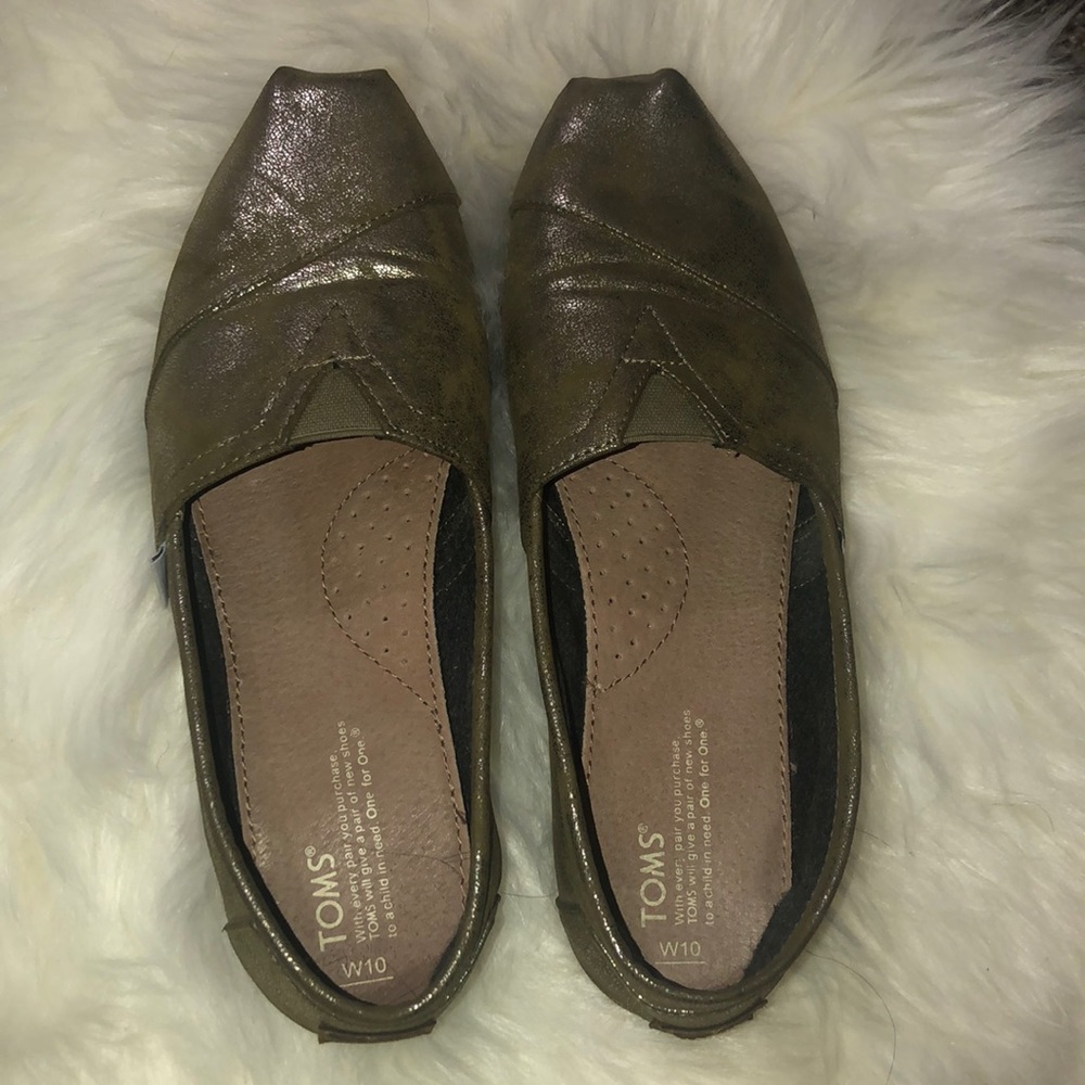 Toms metallic green shoe Women’s 10